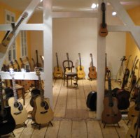 Im Gitarrenladen im 1. Stock vom Esperanza